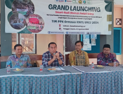 15 mahasiswa Fakultas Teknik UNEJ memperkenalkan 6 produk inovatif di Desa Kemuning Lor, Jember.