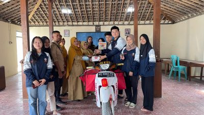 Mahasiswa KKN UNDIP Memperkenalkan Inovasi Sepeda Motor Multifungsi SI JERUK