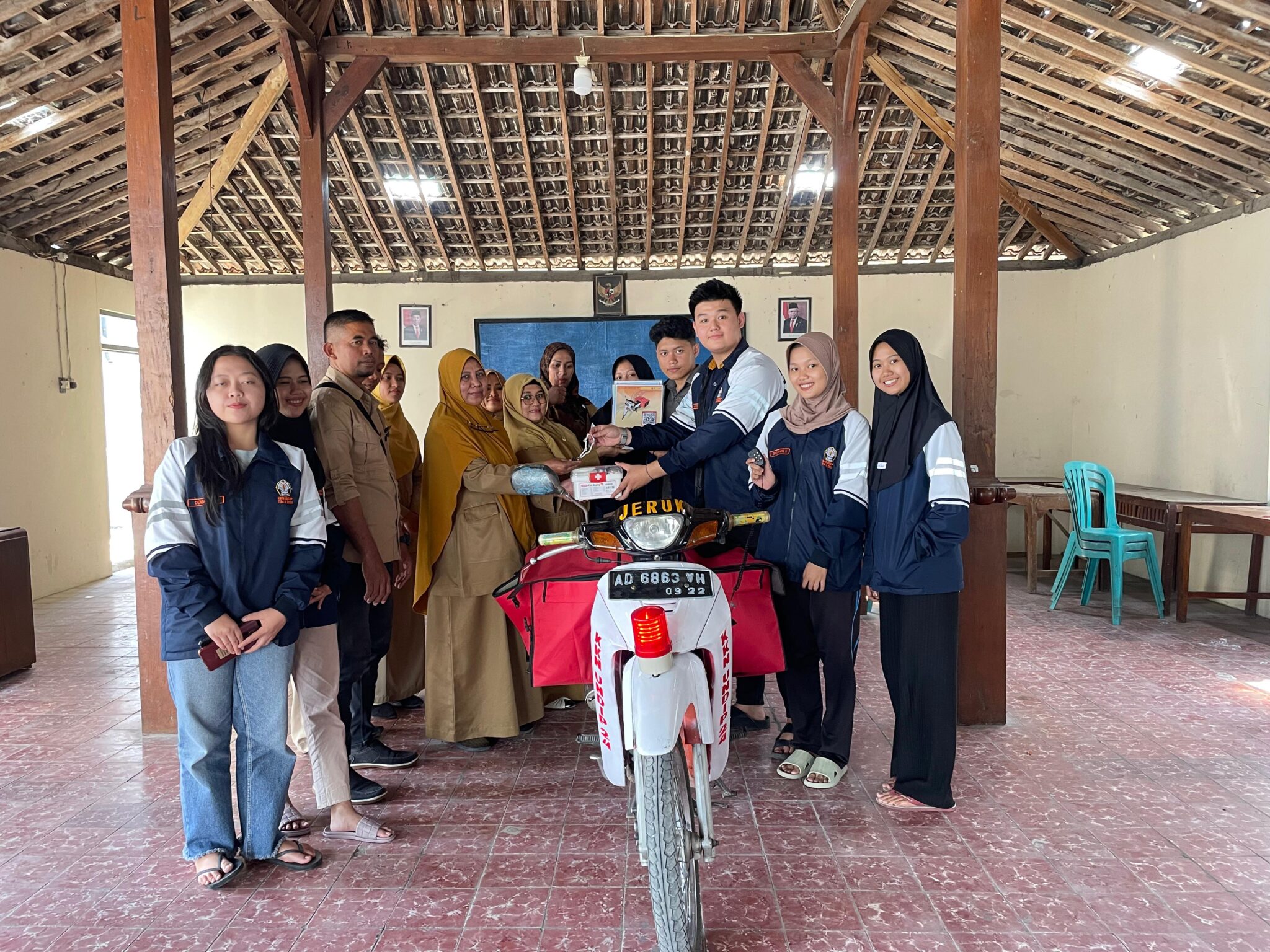 Mahasiswa KKN UNDIP Memperkenalkan Inovasi Sepeda Motor Multifungsi SI JERUK