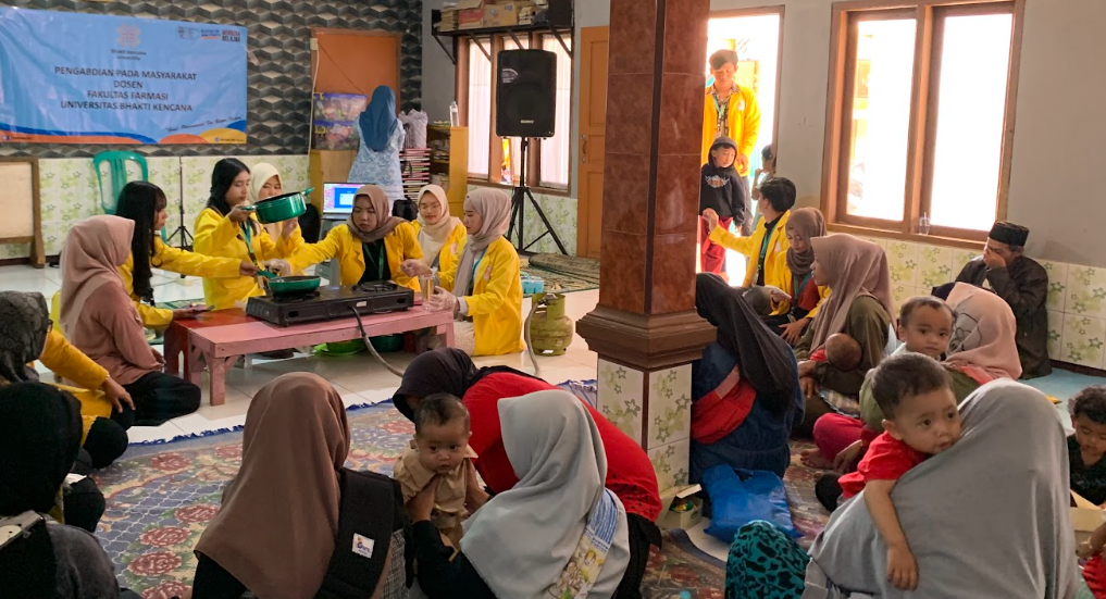 Program KKN Universitas Bhakti Kencana Kelompok 31: Edukasi Stunting dan Dukungan UMKM di Desa Cikawao Bandung