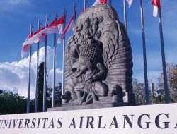 Sejumlah Mahasiswa Pascasarjana Unair Mengamati Proses Penciptaan Ide Kreatif di Suara Surabaya